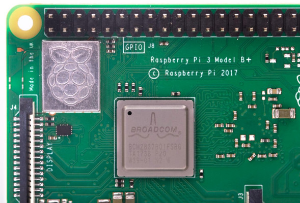 Микрокомпьютер Raspberry Pi 3 Model B+ (BCM2837B0 @ 1400 MHz Quad Core / 1 GB RAM)